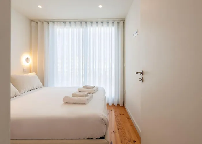 Luxe With Shared Pool And Garden *