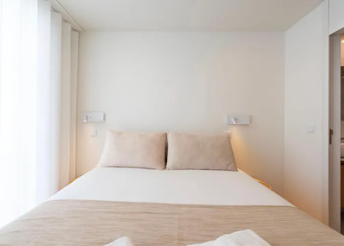 Luxe With Shared Pool And Garden * Порту