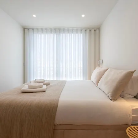 Luxe With Shared Pool And Garden * Oporto