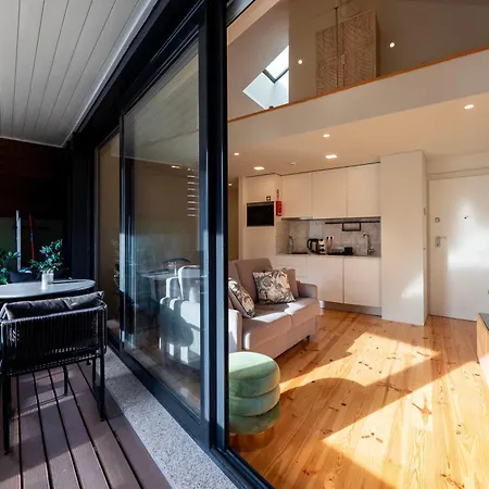 Luxe With Shared Pool And Garden