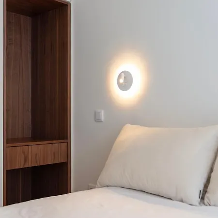 Luxe With Shared Pool And Garden Oporto