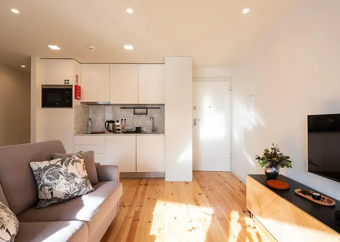 Apartment Luxe With Shared Pool And Garden Porto