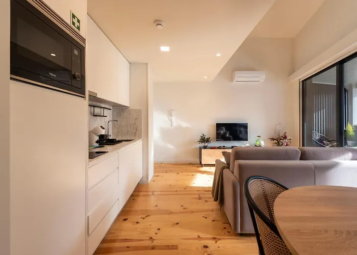 Luxe With Shared Pool And Garden * Oporto