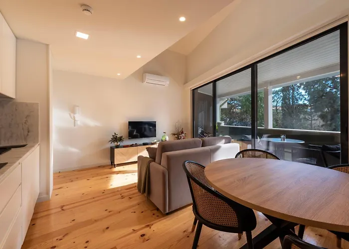 Luxe With Shared Pool And Garden Apartment Porto