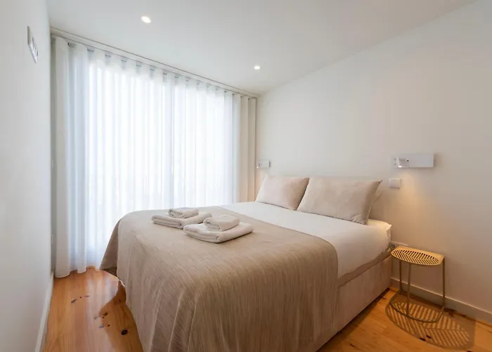 Luxe With Shared Pool And Garden Apartment Porto