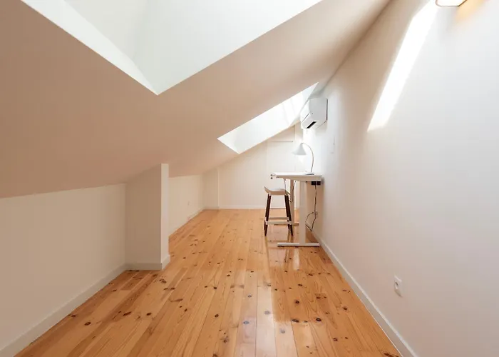 Luxe With Shared Pool And Garden Apartment