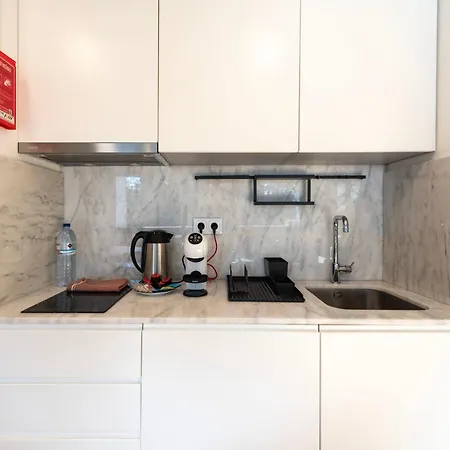 Luxe With Shared Pool And Garden Porto