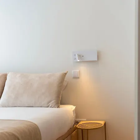 Apartament Luxe With Shared Pool And Garden