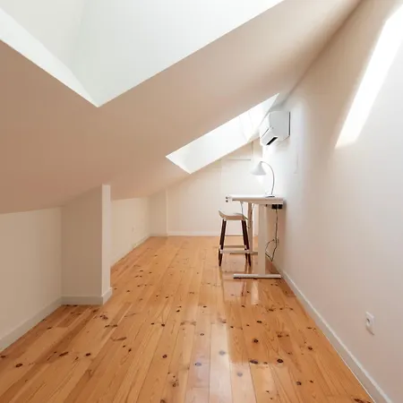 Luxe With Shared Pool And Garden Apartament