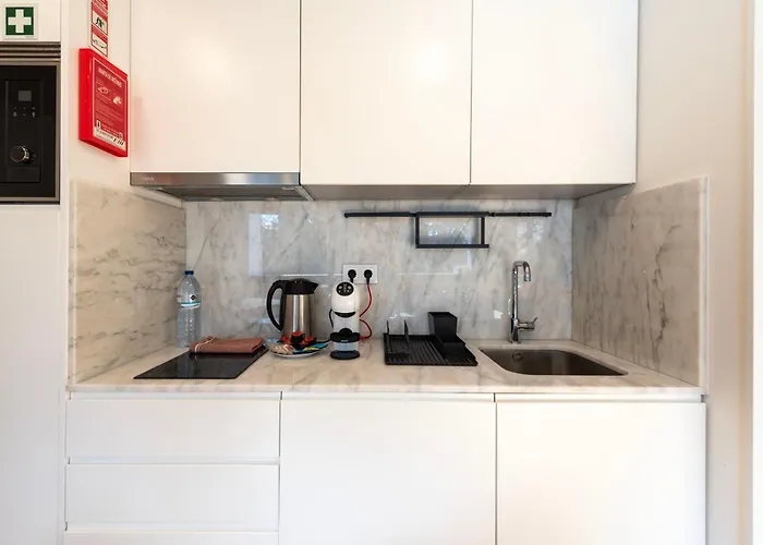 Luxe With Shared Pool And Garden Porto