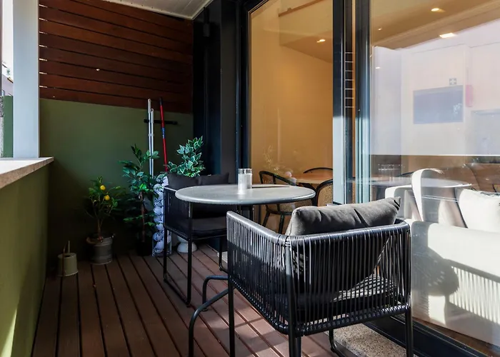 Luxe With Shared Pool And Garden *