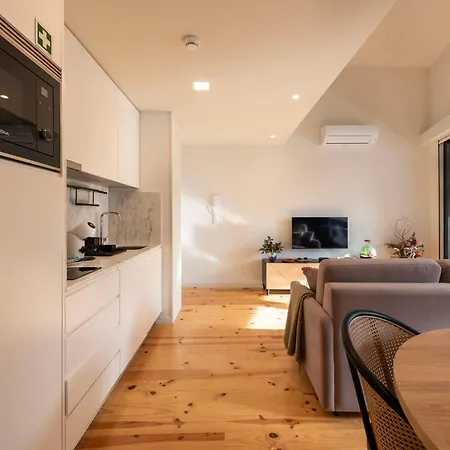 Luxe With Shared Pool And Garden * 波尔图