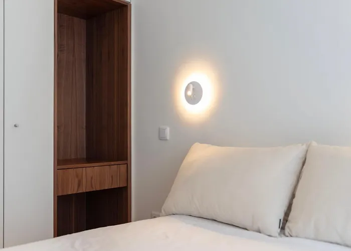 Luxe With Shared Pool And Garden Oporto